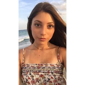 Meet your Posher, Camia